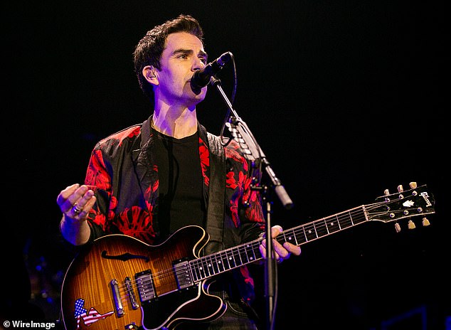 Honesto: La estrella de Stereophonics Kelly Jones ha revelado cuánto ha aprendido de su hijo transgénero, Colby, de 15 años, y admite: 'No conozco a nadie más que haya pasado por esto'