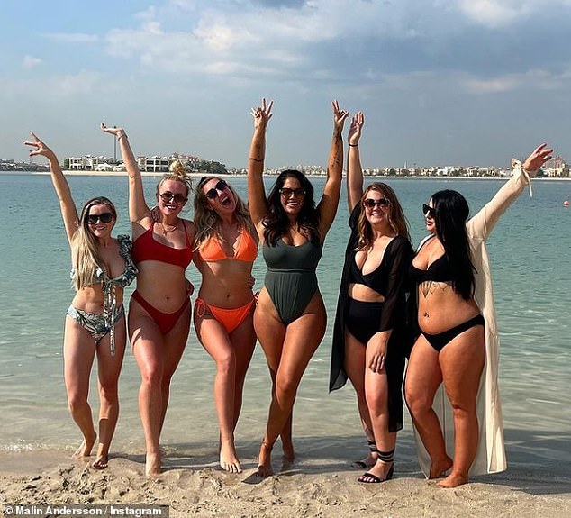 'Cada cuerpo es un cuerpo de bikini' Malin Andersson de Love Island promovió la positividad corporal mientras se ponía un elegante traje de baño gris durante su escapada a Dubai con sus amigos el sábado