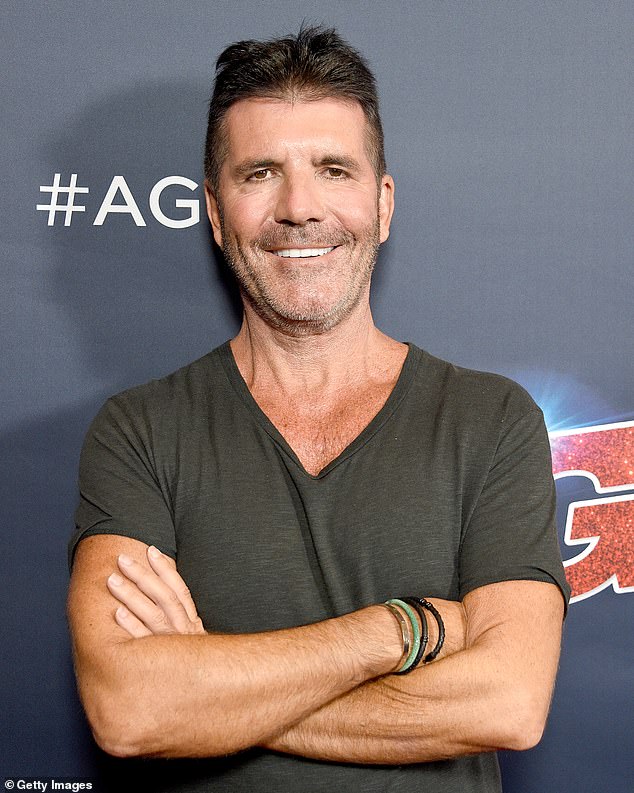 Acción legal: Según los informes, Simon Cowell está considerando emprender acciones legales contra los fabricantes de su bicicleta eléctrica después de romperse la espalda en un terrible accidente en agosto.