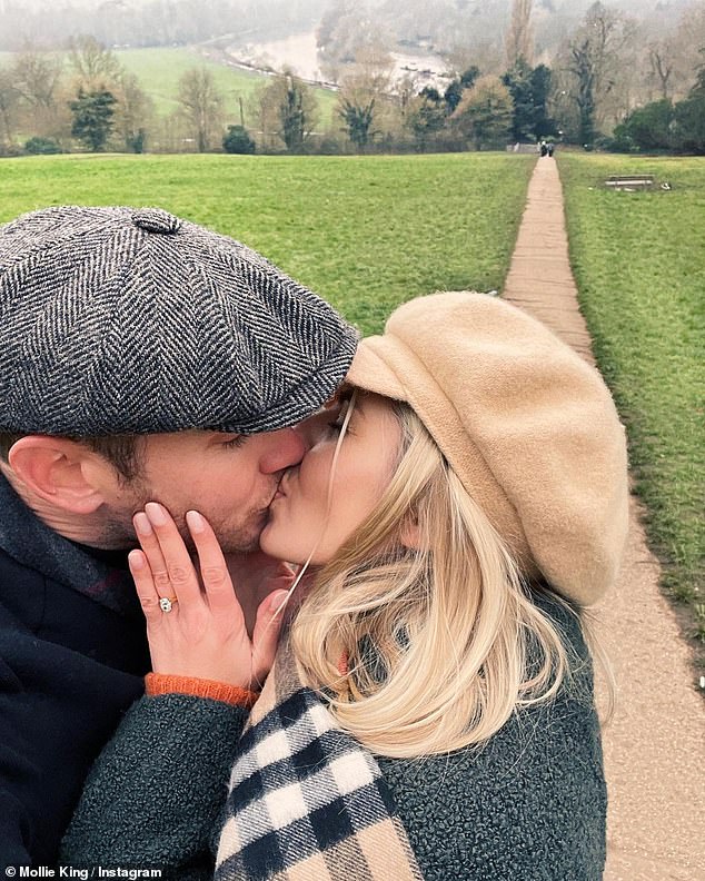 ¡Mil veces sí! Mollie King está comprometida con su novio Stuart Broad