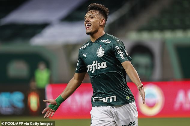 Según los informes, el Chelsea se ha unido a la carrera para fichar al centrocampista del Palmeiras Gabriel Menino