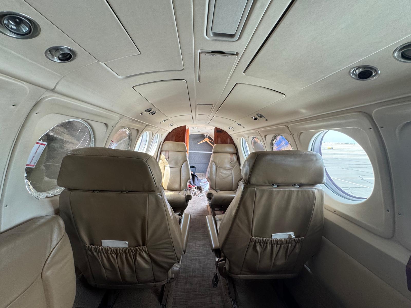 King Air 200 — view 9