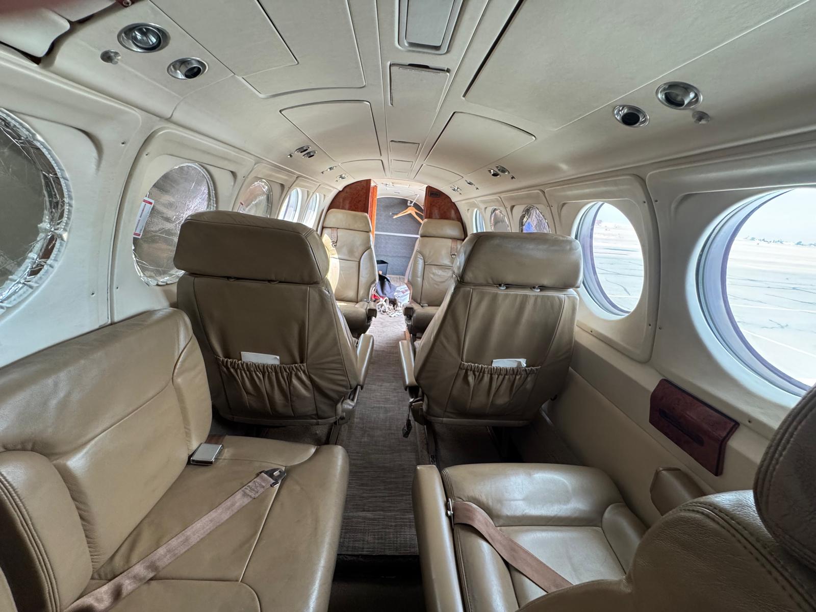King Air 200 — view 10