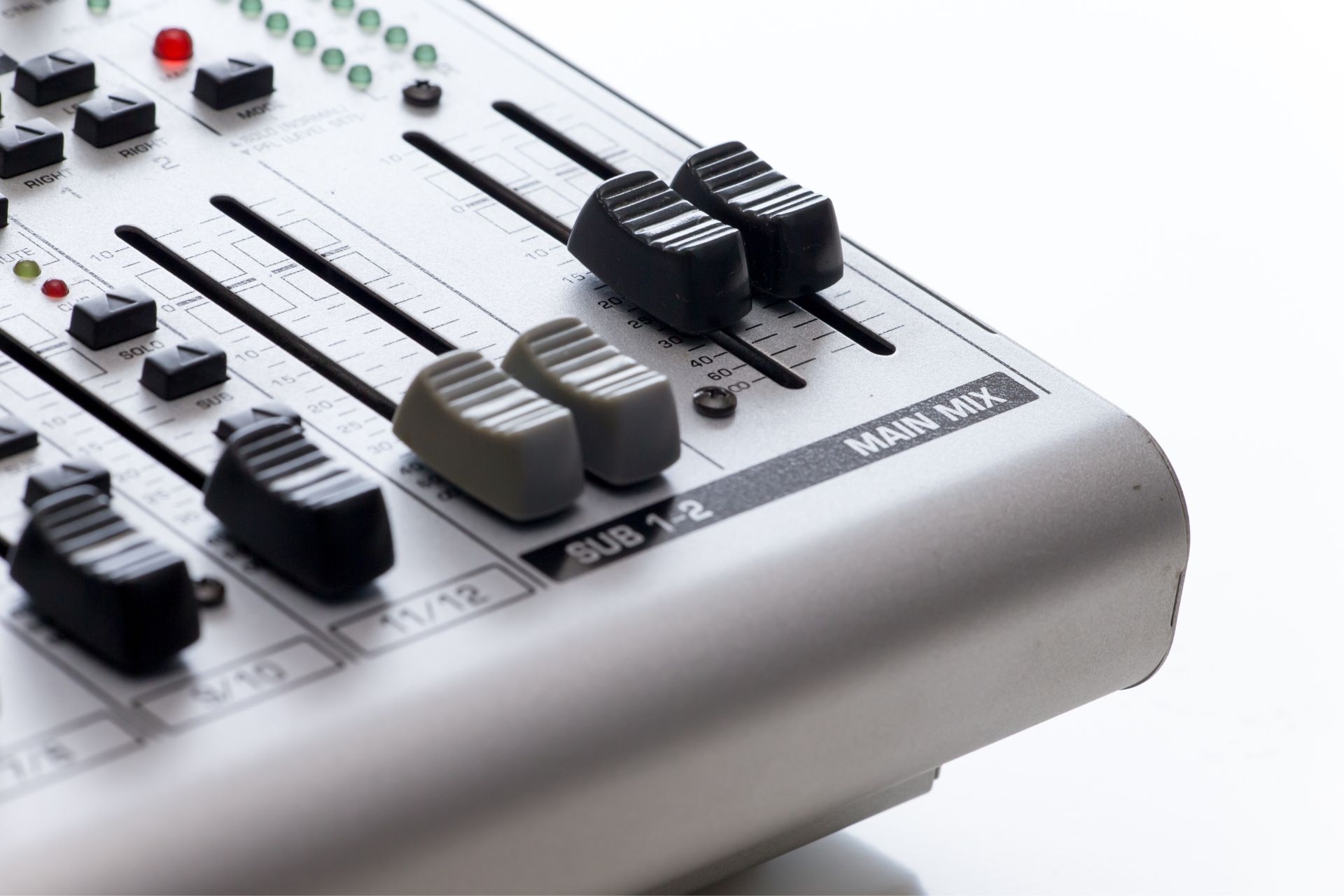 Can unbalanced audio connections result in signal interference or noise issues?