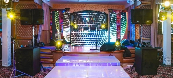 What customization options are available for LED displays to integrate with other technologies such as sensors, cameras, or mobile devices?