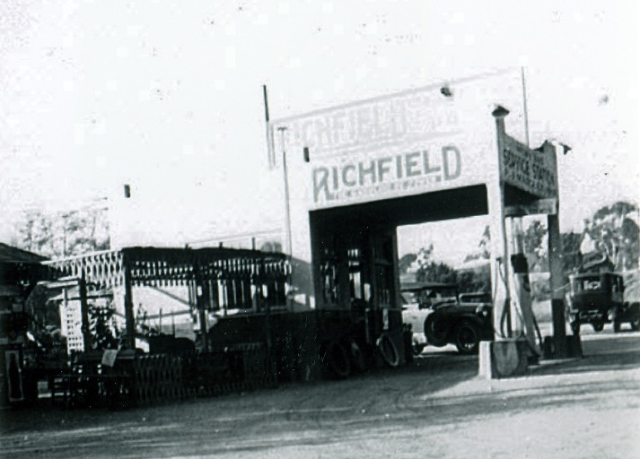 Richfield Gasoline Station in Santa Monica Canyon
