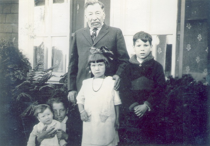 Ysidro Reyes with His Grandchildren