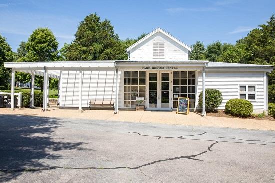 Front view of the Farm History Center at Historic Oak View