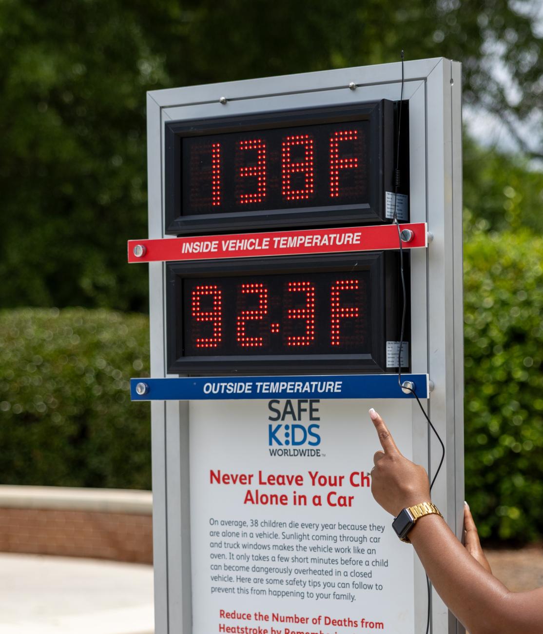 temperatures in a hot car vs outside 
