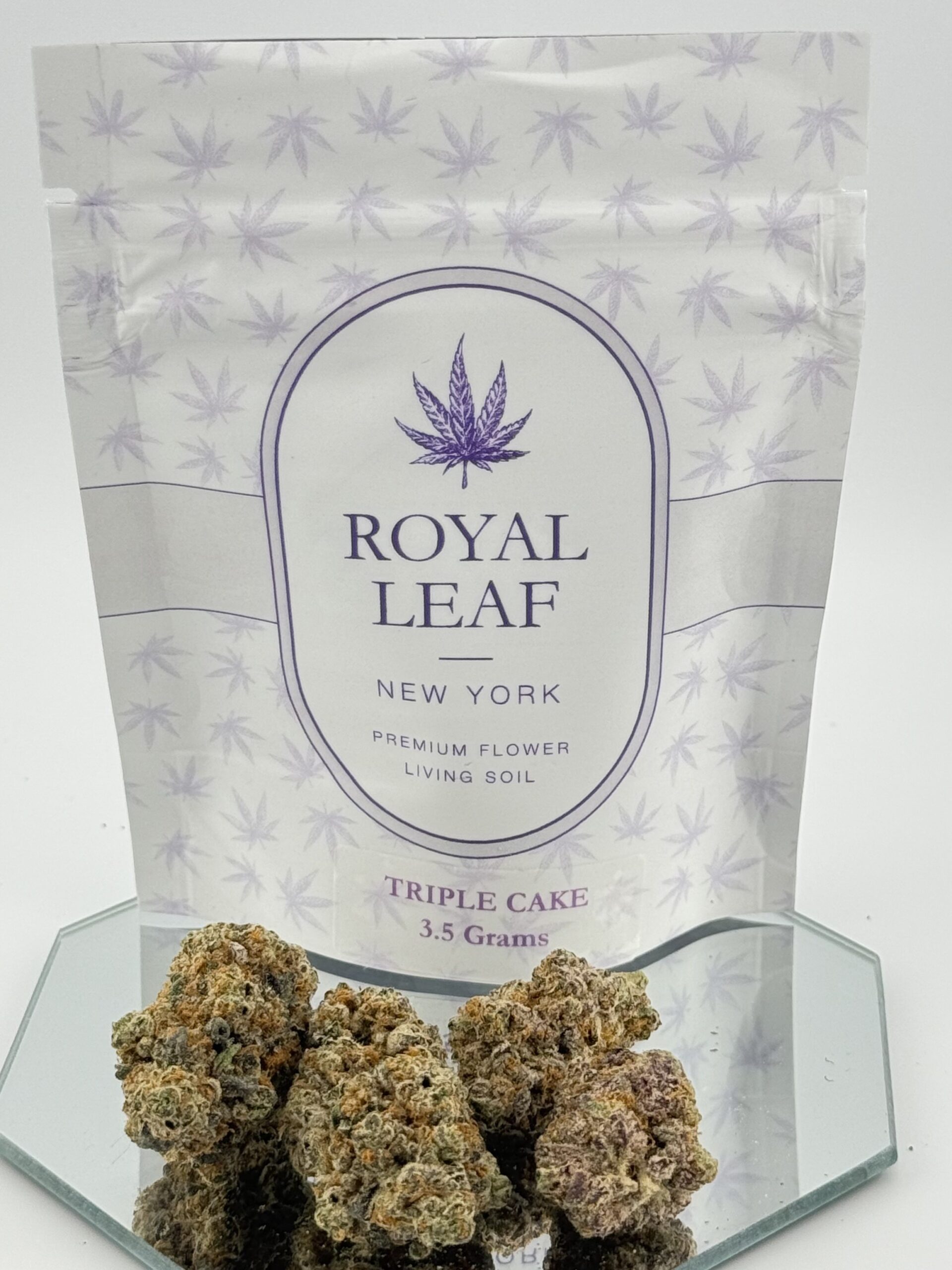 Photograph of product: ROYAL LEAF | BAG FLOWER | TRIPLE CAKE - 3.5g