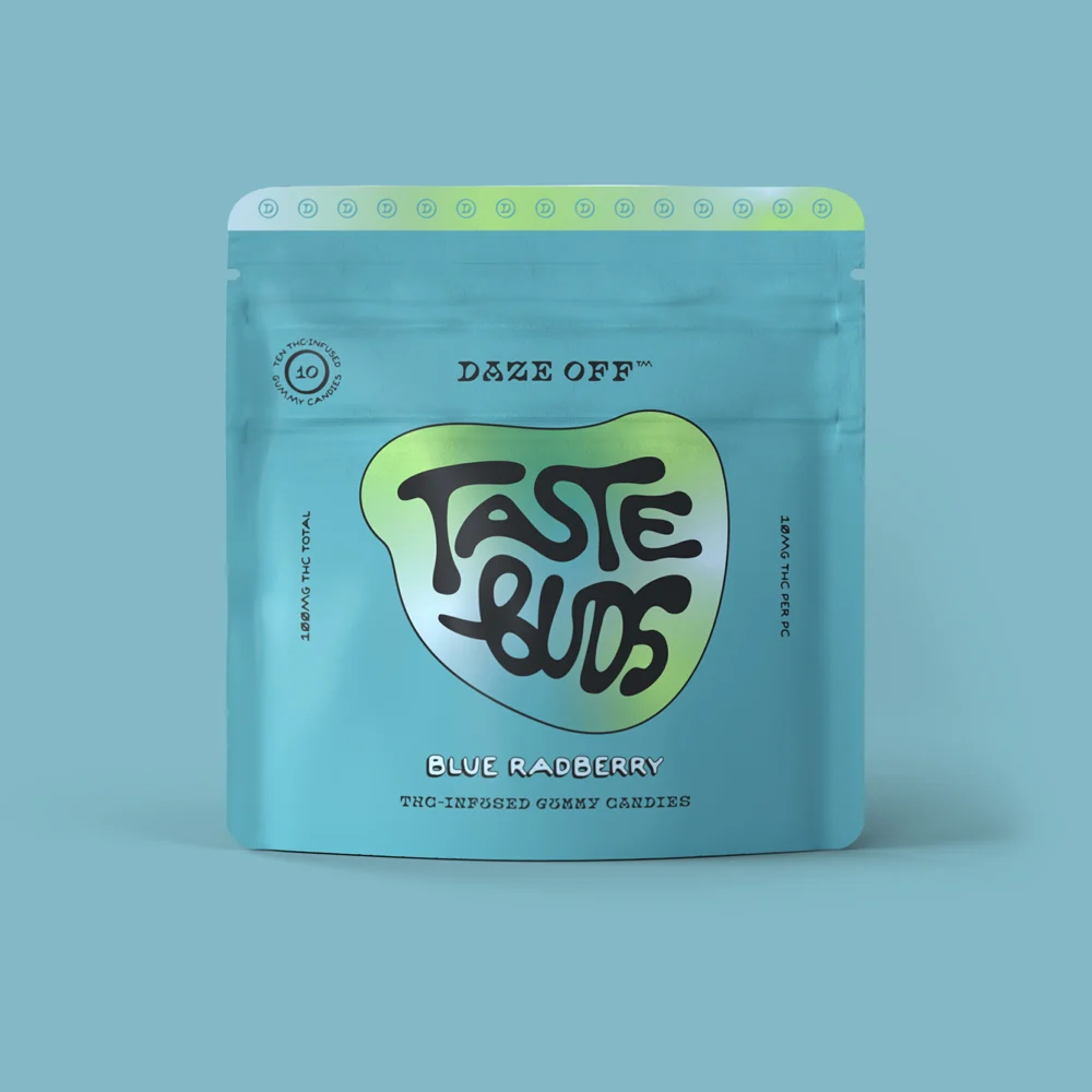 Photograph of product: DAZE OFF Gummies 100mg: Blue Radberry 10pc