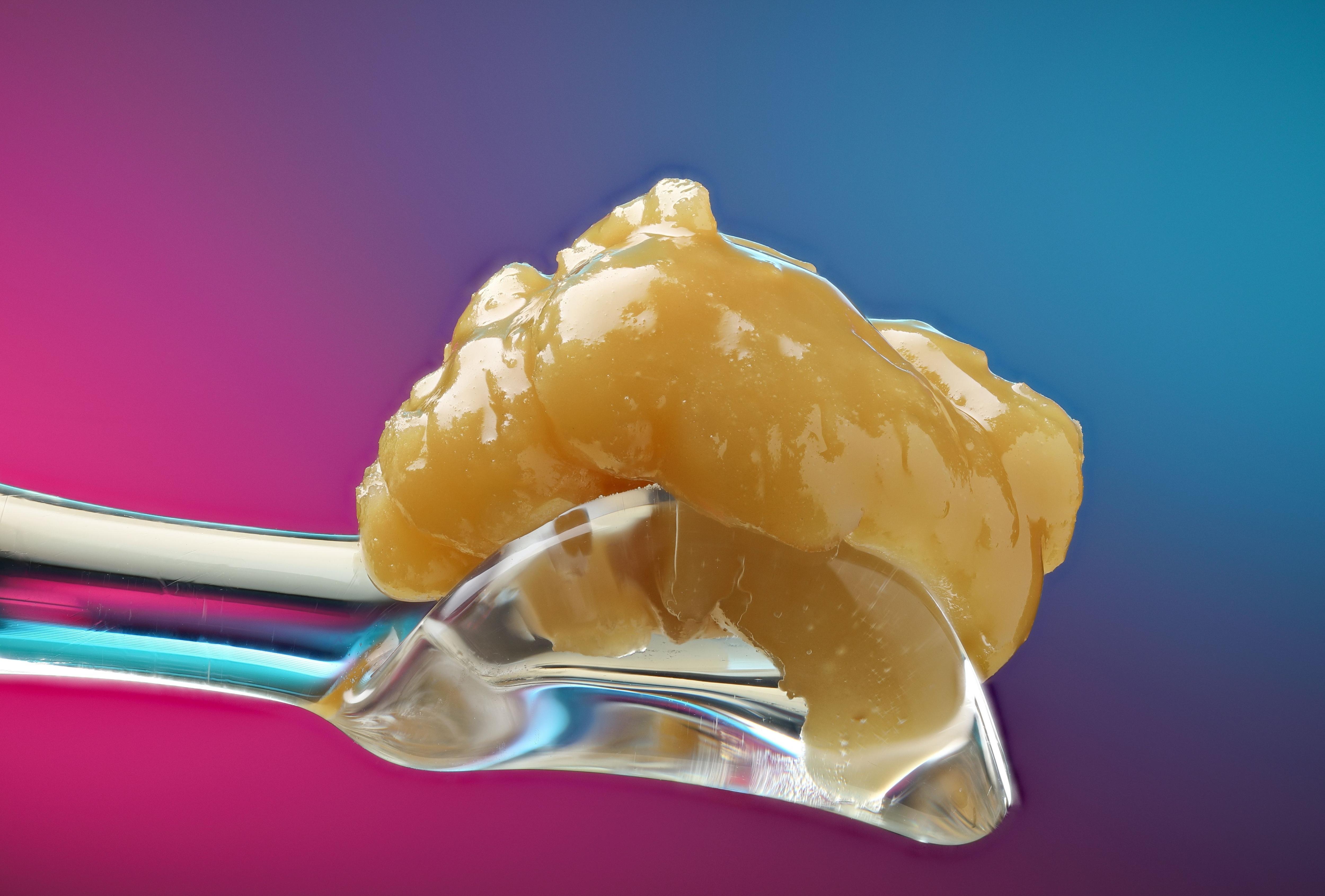 Photograph of product: THE STANDARD 1G JOMO THE HUTT LIVE ROSIN