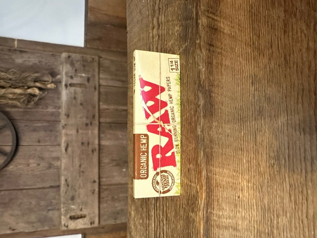 Photograph of product: Raw Organic Hemp 1 1/4 size papers