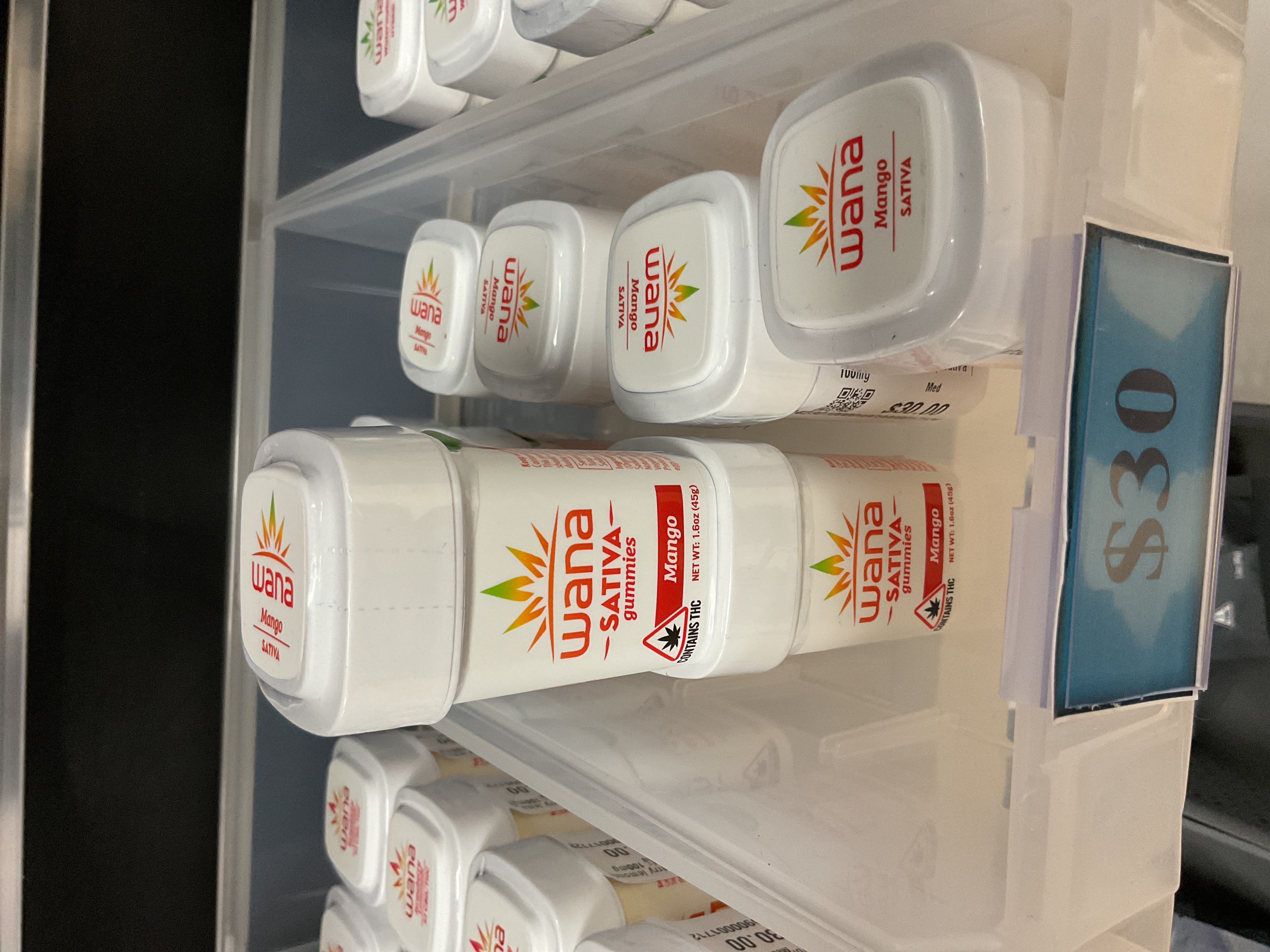 Photograph of product: Wana | Sour Mango | Sativa | 100mg