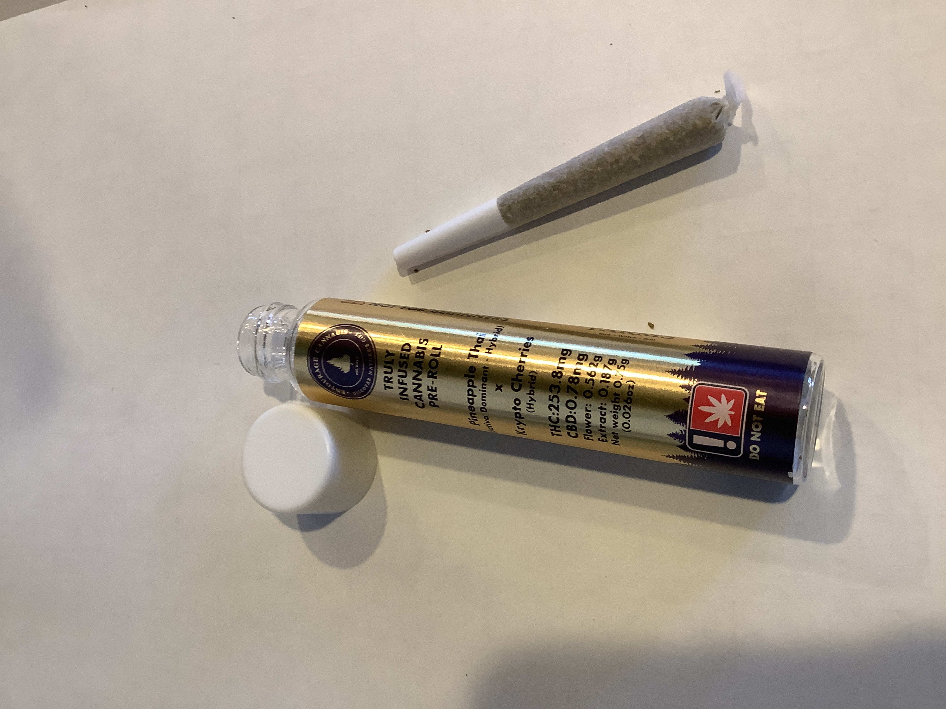 Photograph of product: Entourage Oui'd - PINEAPPLE THAI x KRYPTO CHERRIES - Infused Preroll - (.75g) - S