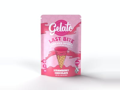 Photograph of product: STRAWBERRY CHOCOLATE 100MG SUGAR CONES