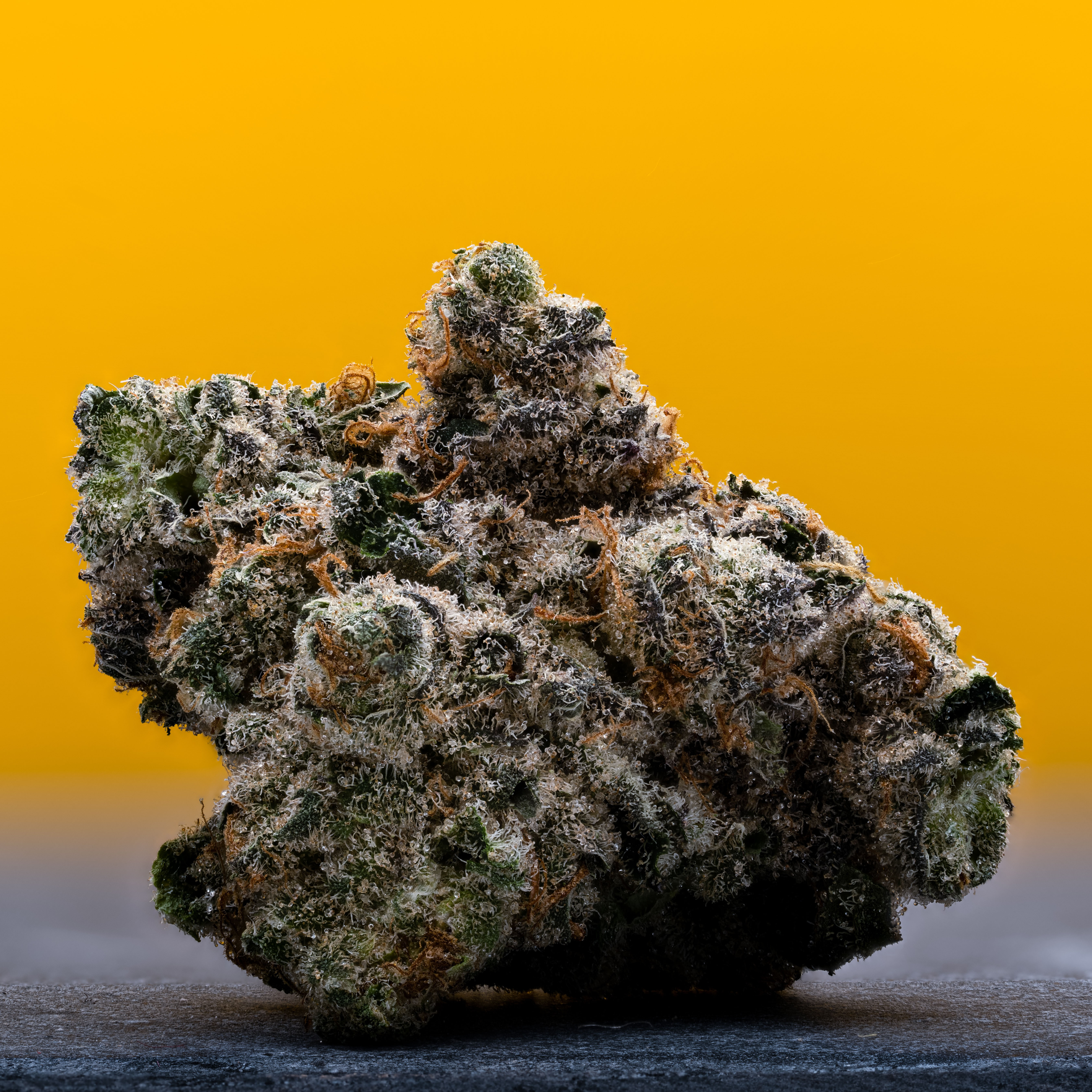 Photograph of product: District Oui'd | Banana Acai Mints Flower | 3.5g