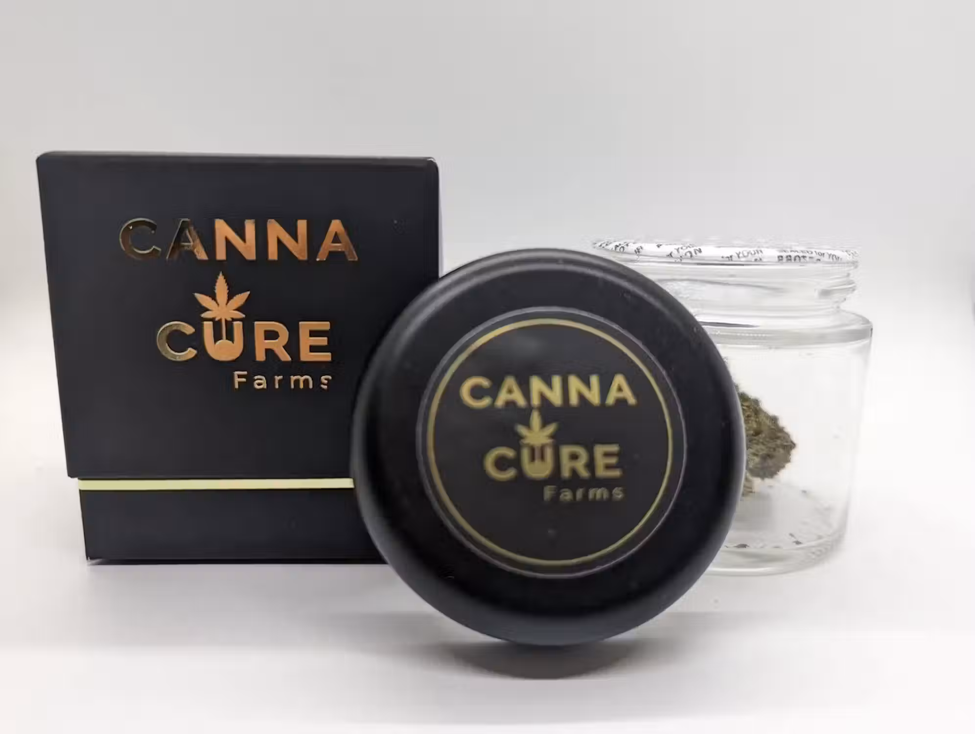 Photograph of product: CannaCure Flower Strawberry Runtz 31.7% Oui'd 3.5g