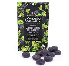 Photograph of product: Smokiez | Sour Blackberry 1:1 CBN:TH-oui Fruit Chews | 10pk
