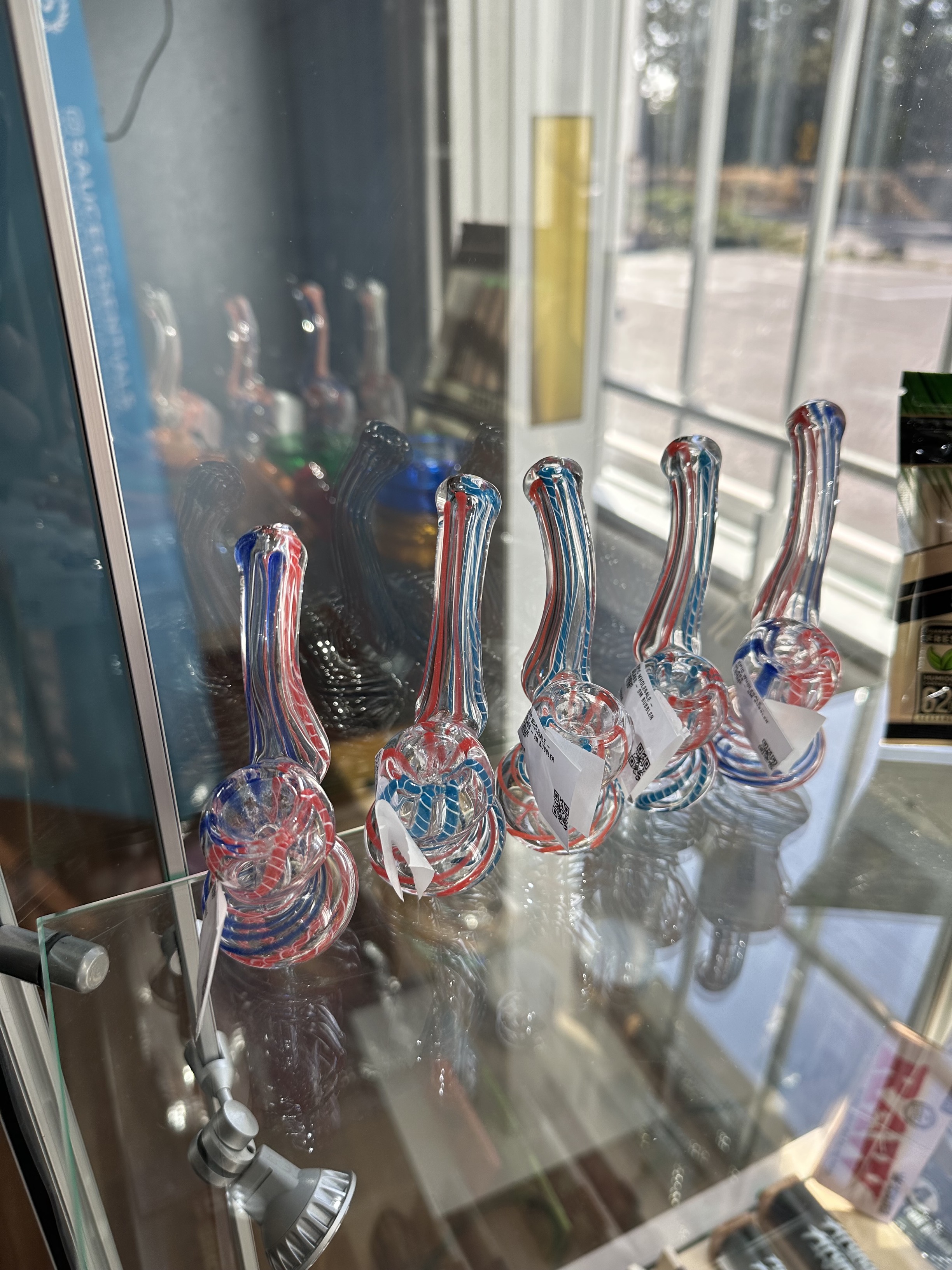 Photograph of product: EPIC WHOLESALE - GLASS - SM BUBBLER *PRIZE