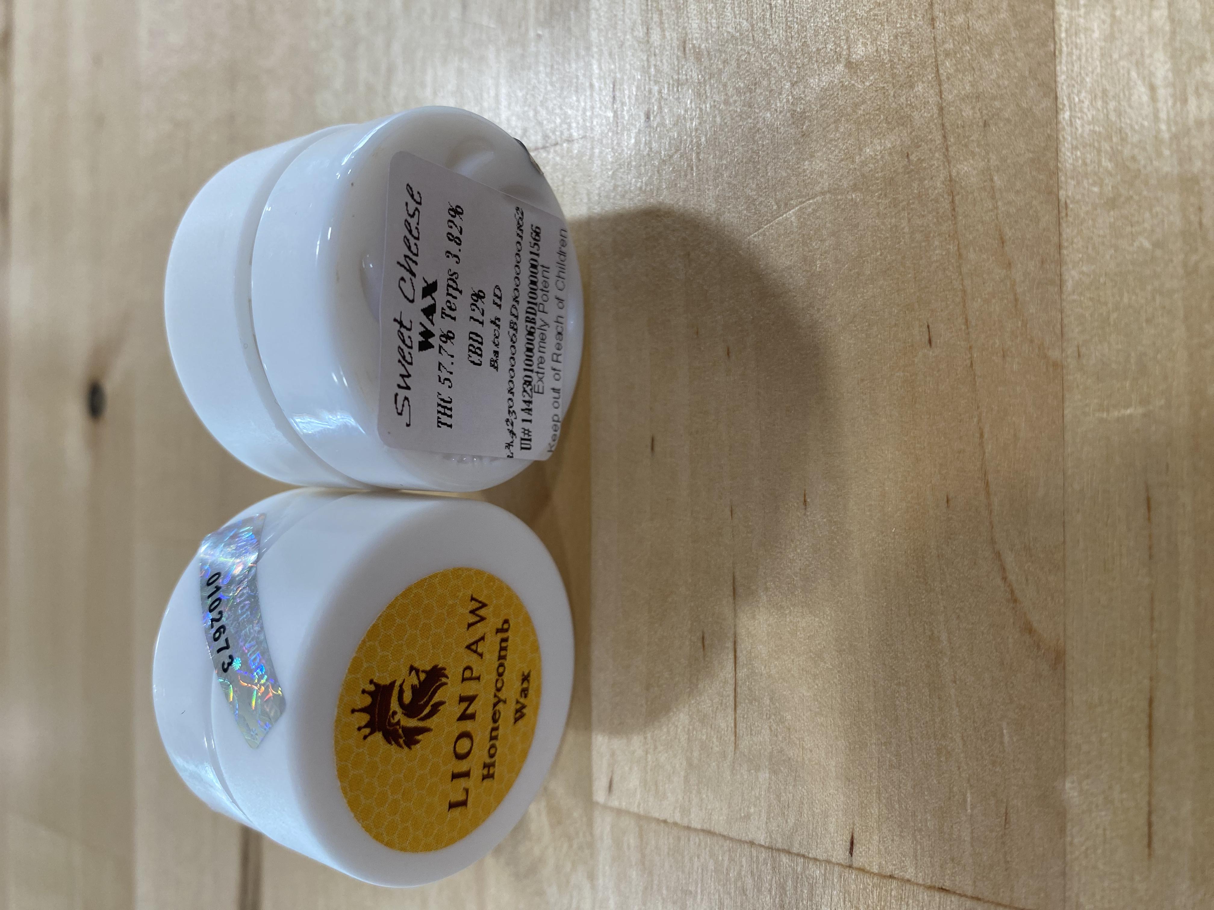 Photograph of product: Lion Paw- Sweet Cheese Honey Comb Wax