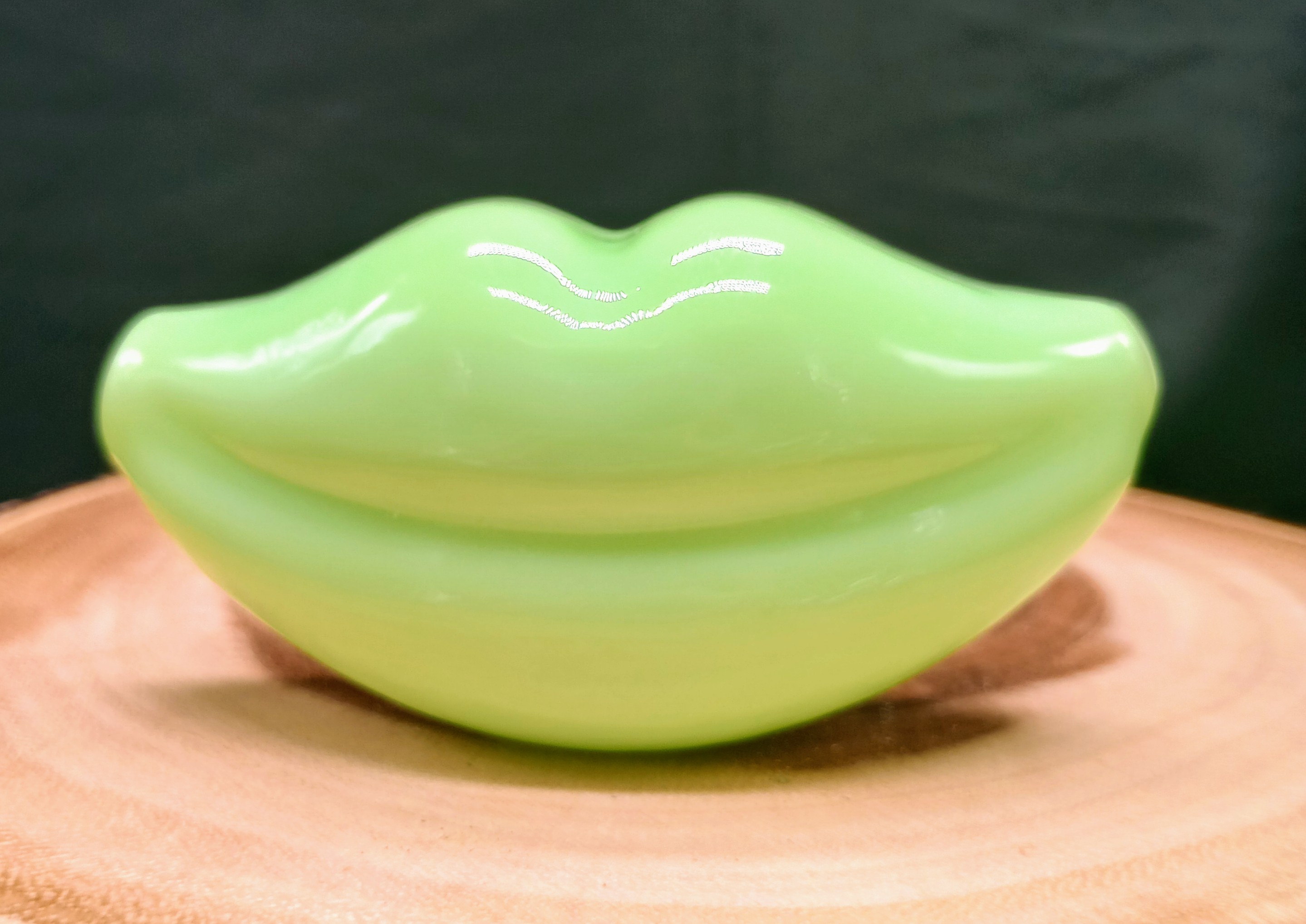 Photograph of product: Lips Glass Pipe