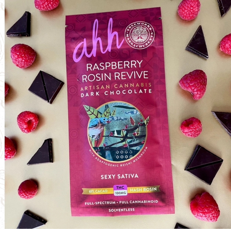 Photograph of product: Raspberry Rosin Revive Oui'd 100mg Chocolate Bar Ahh