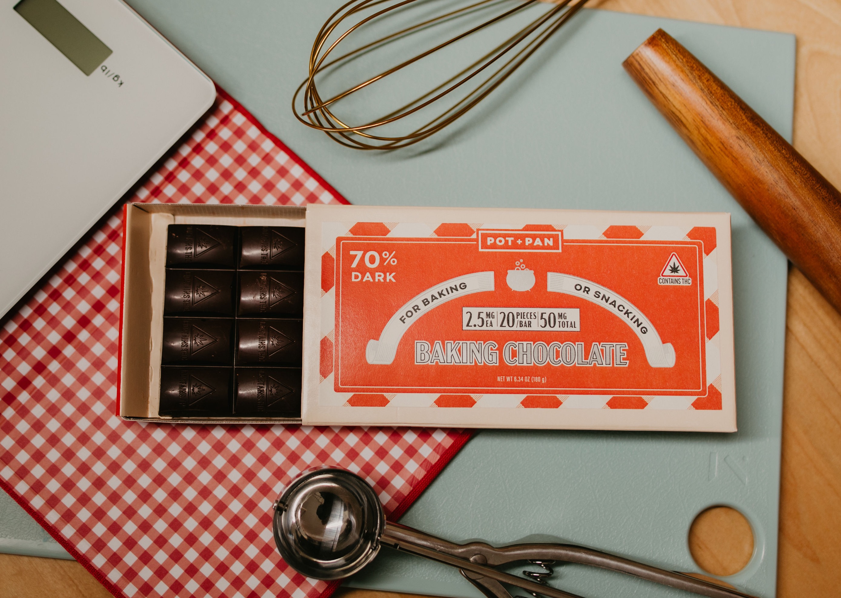 Photograph of product: BAKING CHOCOLATE BAR - 70% DARK | 20PCS | 2.5MG