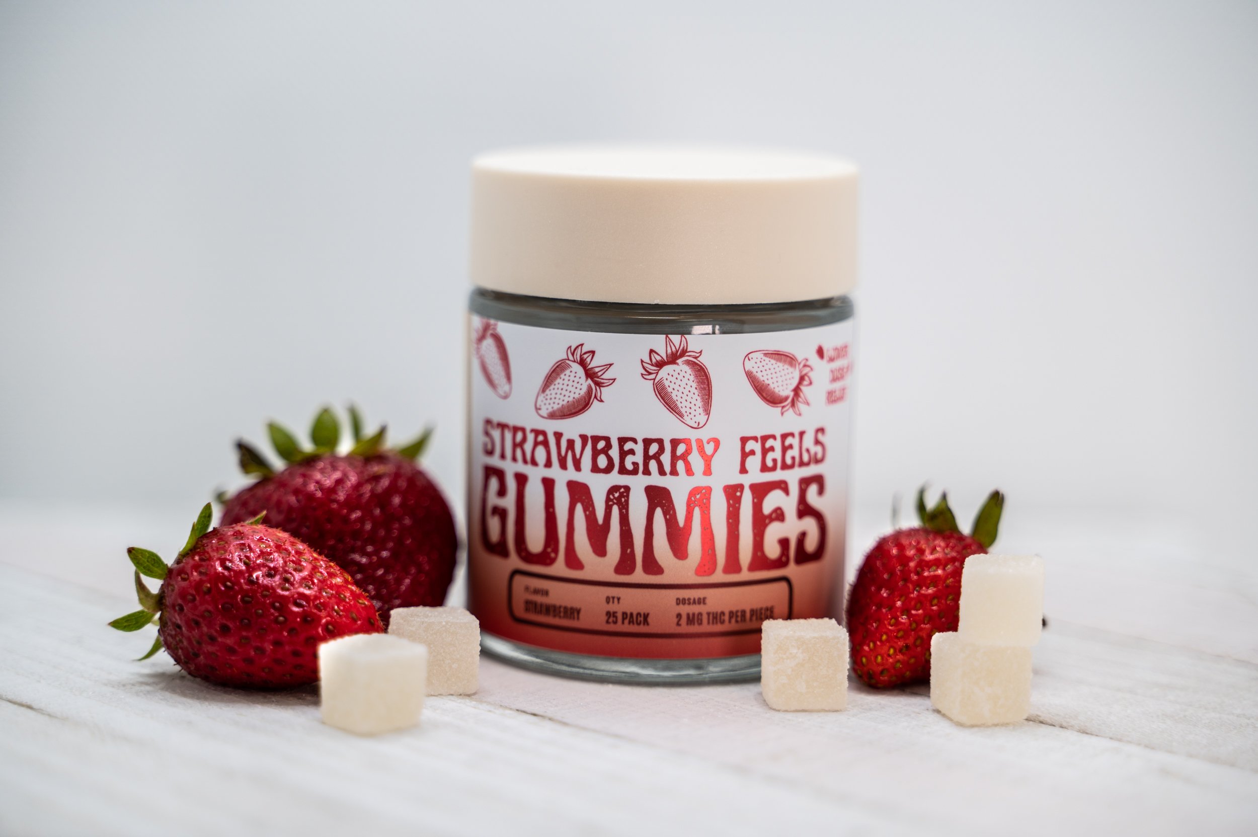Photograph of product: Highly Rooted Strawberry Feels Gummies 100mg Pack