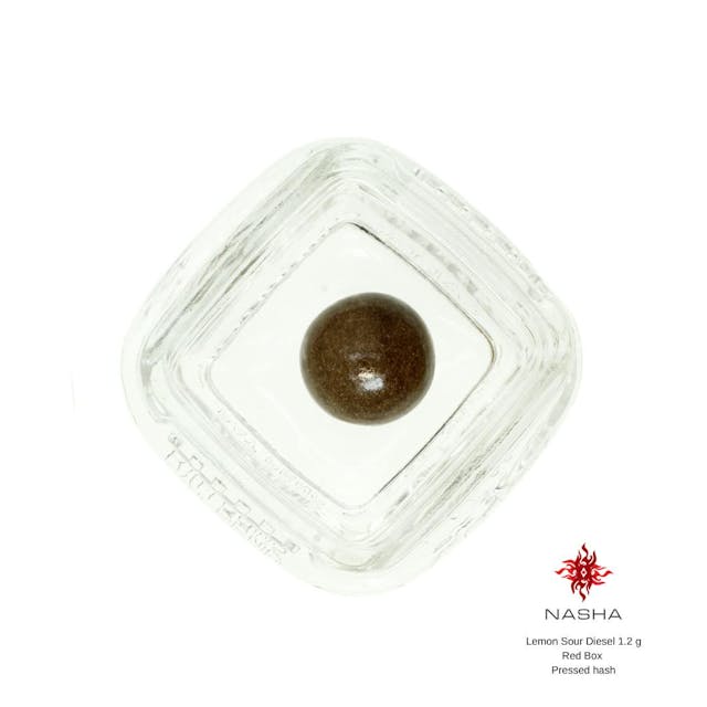 Photograph of product: Sour Diesel x NTZ | 1.2g Red Pressed au chocolat