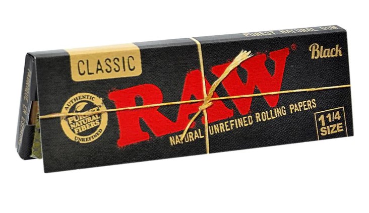 Photograph of product: RAW Classic Black 1 1/4 Rolling Papers