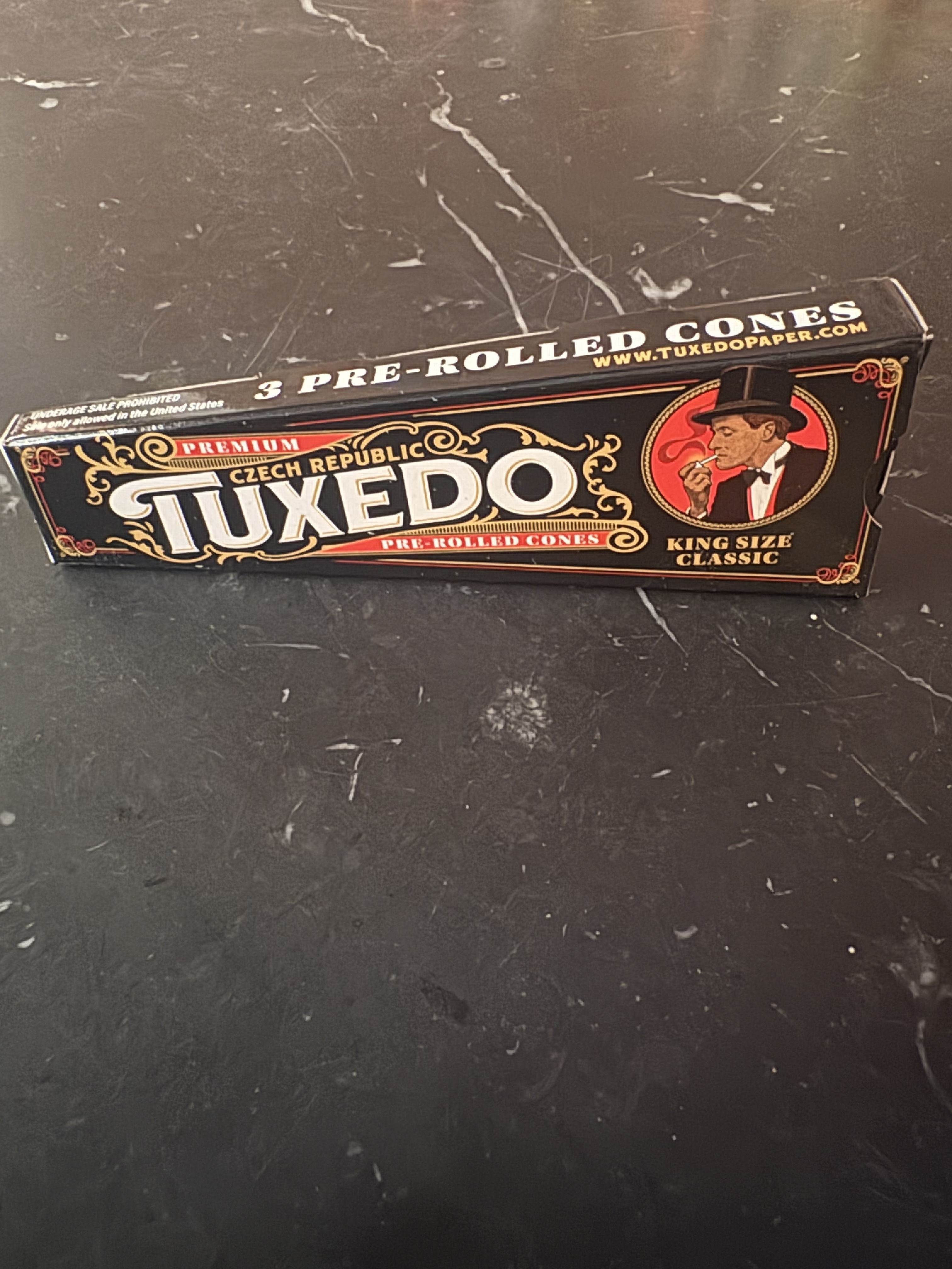 Photograph of product: Tuxedo - Classic King Size Cones