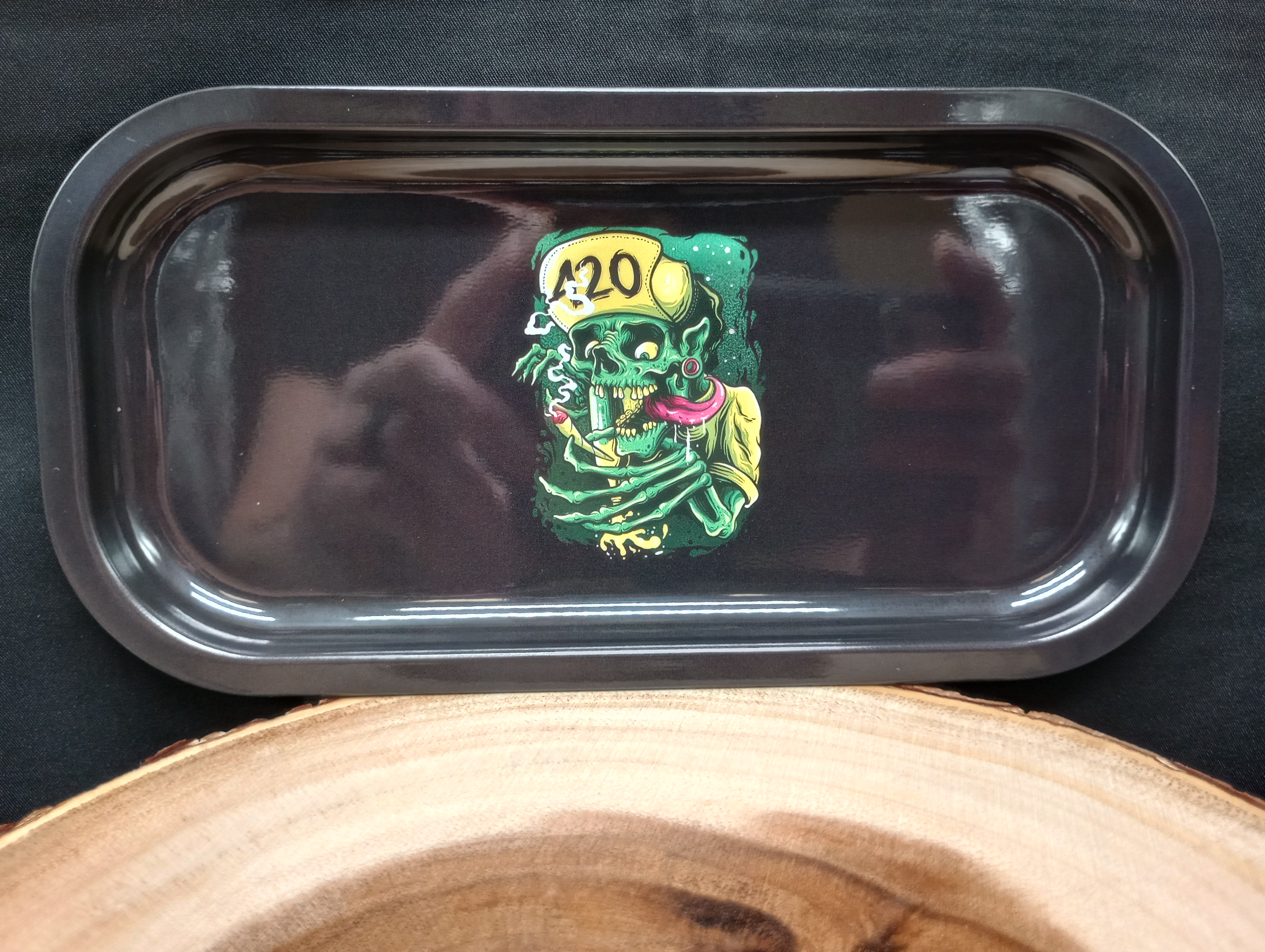 Photograph of product: 420 Monster Rolling Tray 8" x 4"