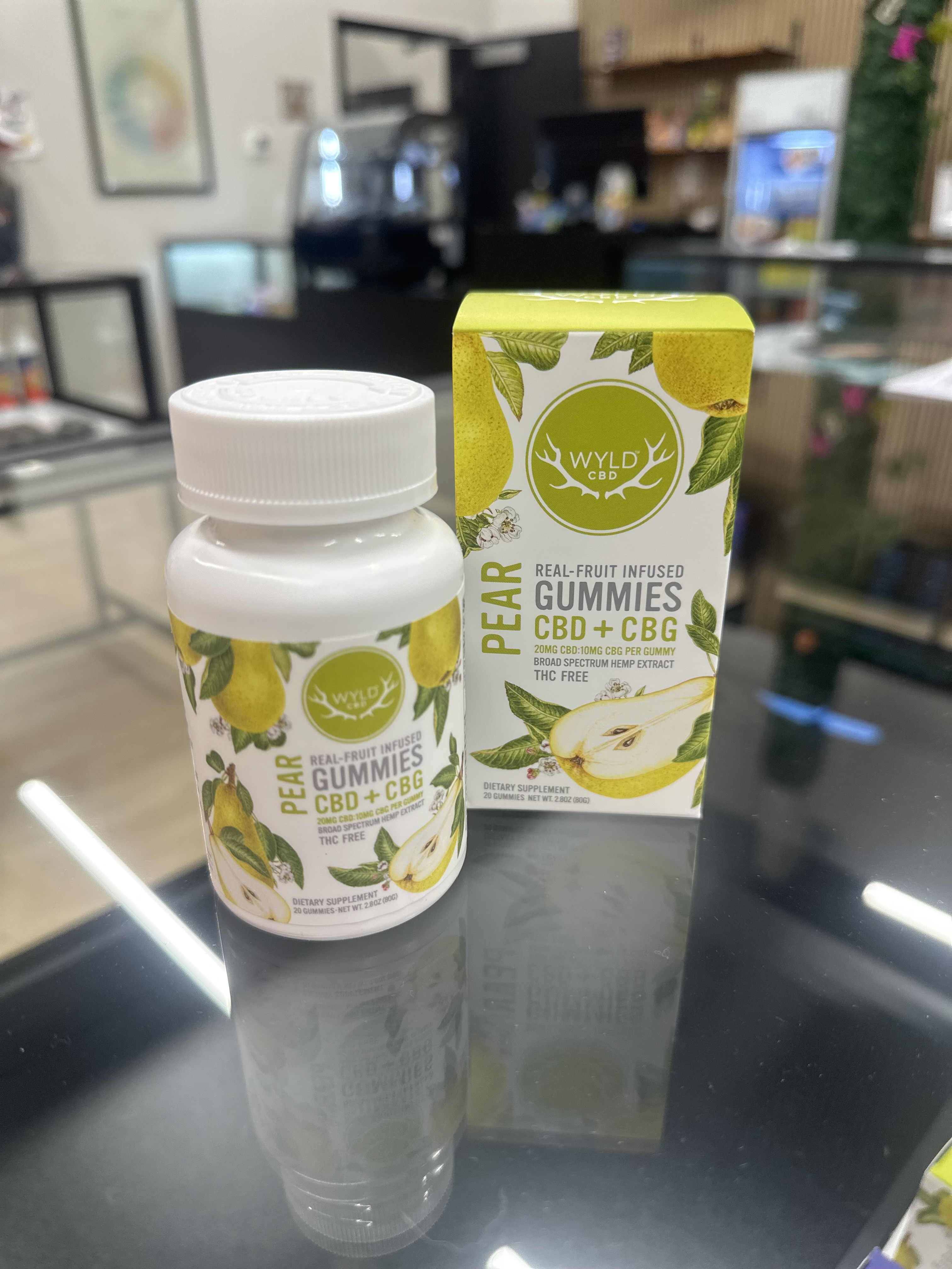 Photograph of product: PEAR 2:1 CBD:CBG Gummies 20pk