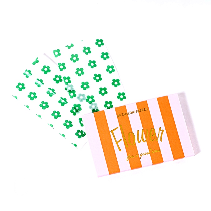 Photograph of product: ROLLING PAPERS WITH GREEN FLOWERS