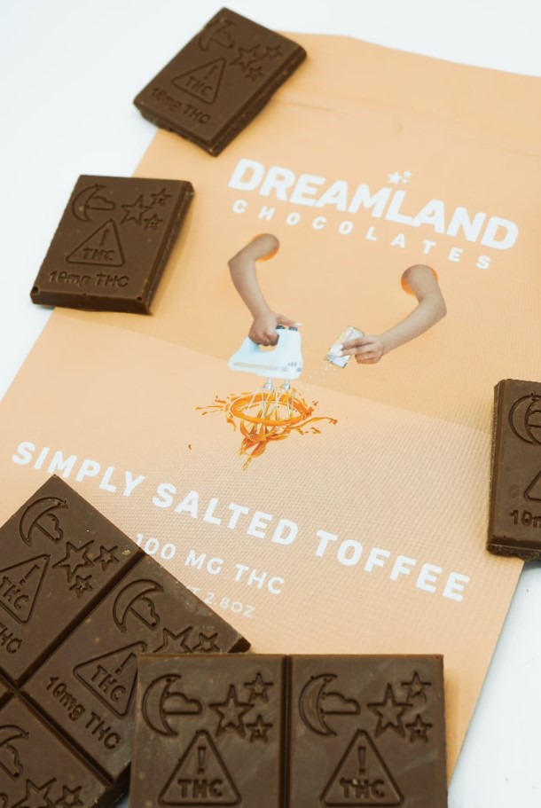 Photograph of product: Dreamland |  SImply Salted Toffee Chocolate Bar 100mg