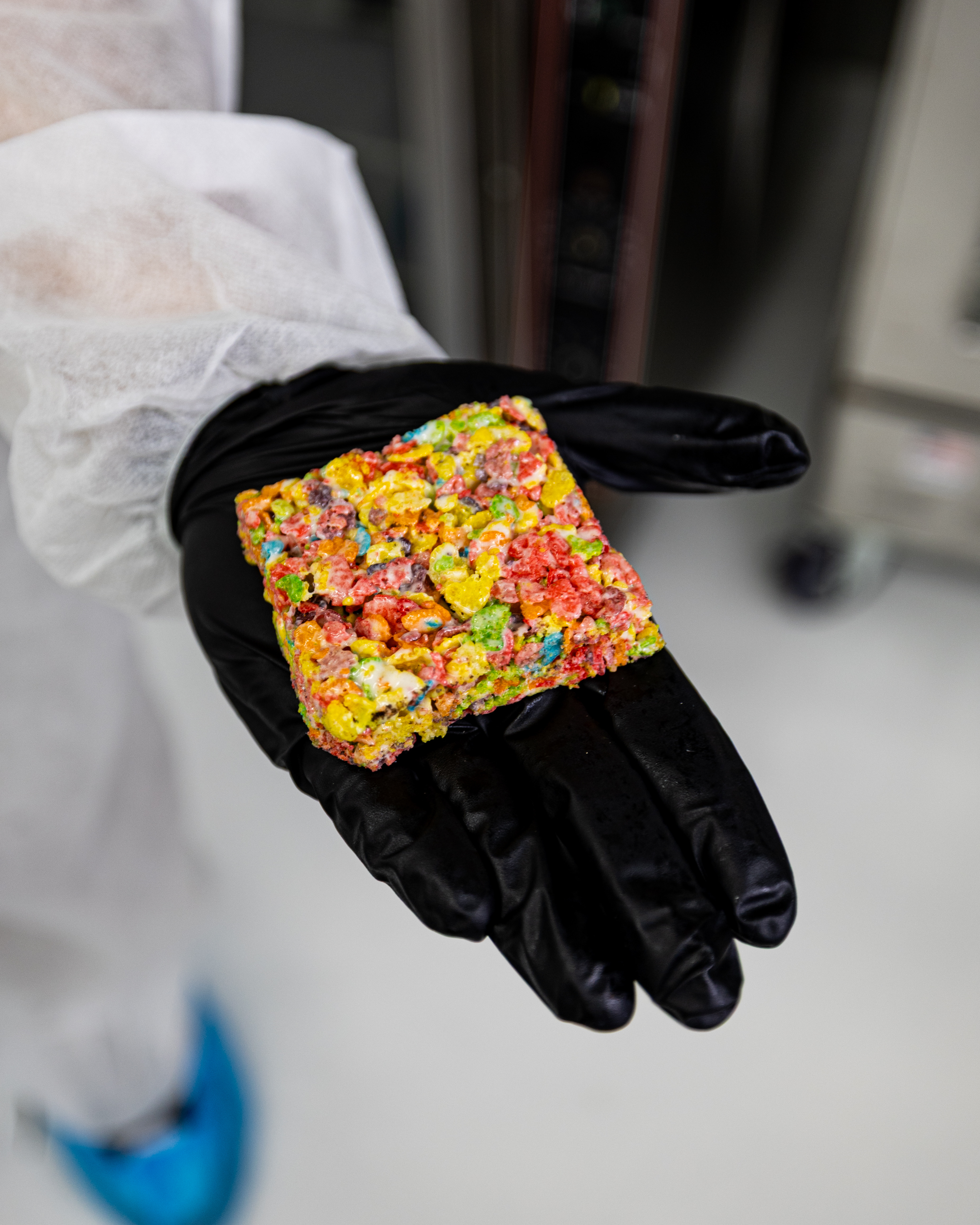 Photograph of product: Shnicks Shnacks - Rainbow Cloud Bar - 10mg (1pc)