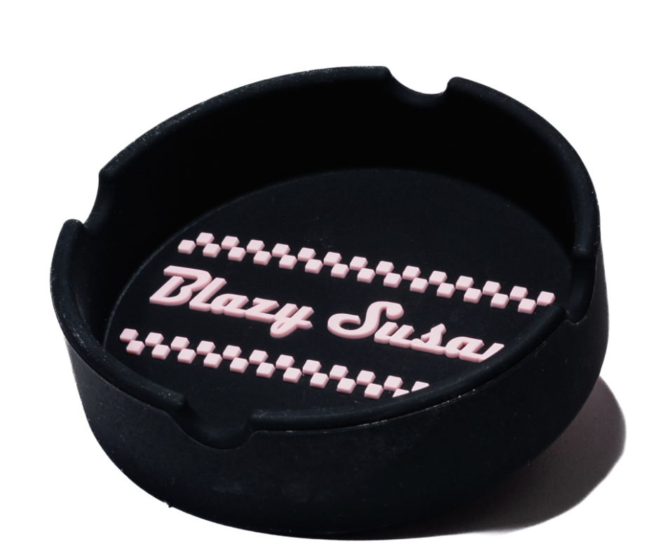 Photograph of product: BLAZY SUSAN SILICONE ASHTRAY