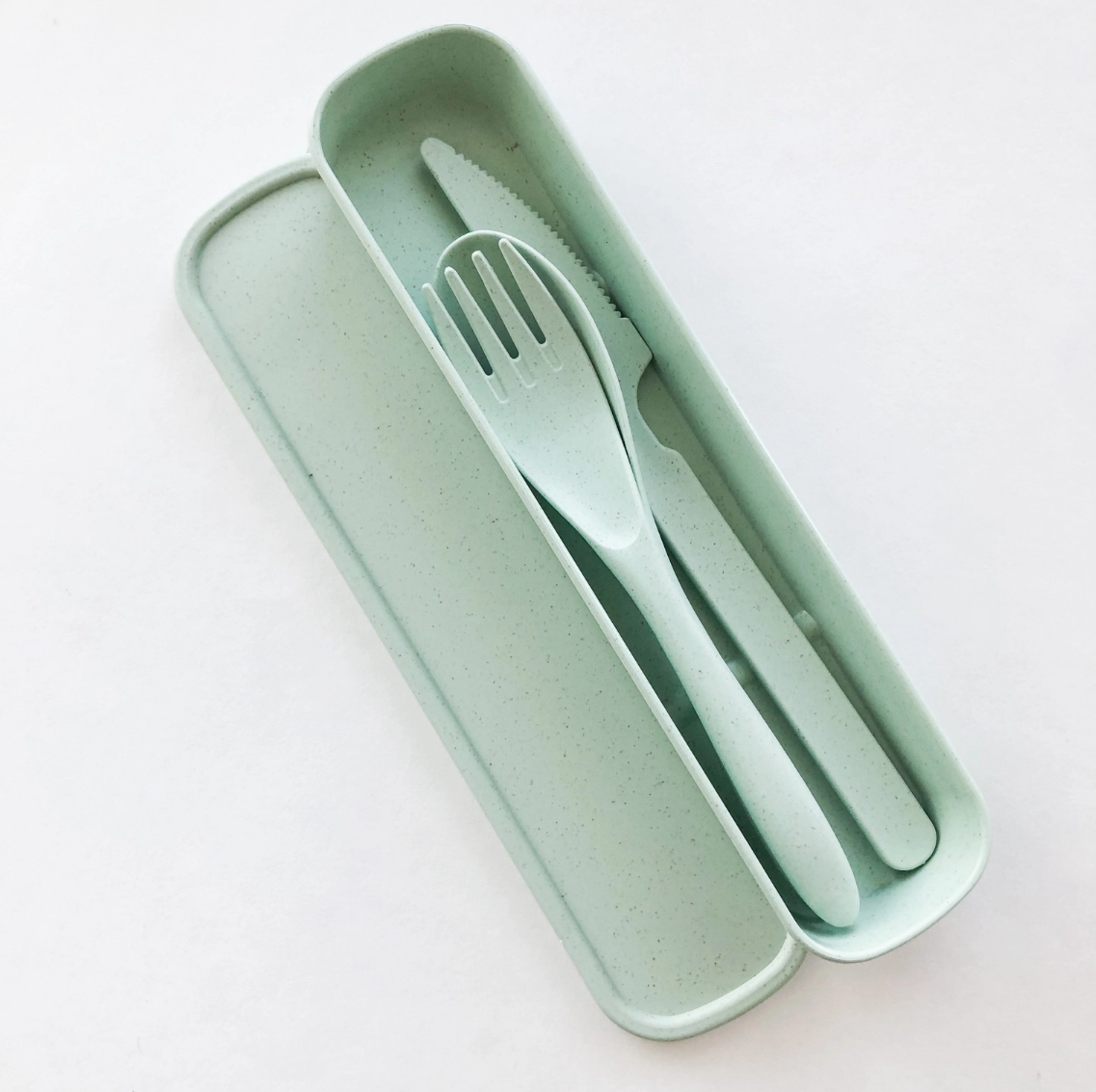 Photograph of product: BIODEGRADABLE REUSABLE WHEAT STRAW CUTLERY SET | GREEN