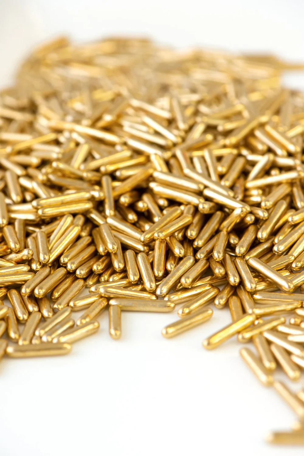 Photograph of product: GOLD METALLIC ROD SPRINKLES