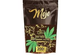 Photograph of product: Choice | Mojo Peppermint Patties 200 mg Oui'd | Edible