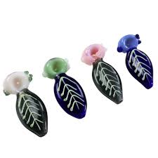 Photograph of product: 5" WIG WAG LEAF HAND PIPE- 5045 - ONE SIZE