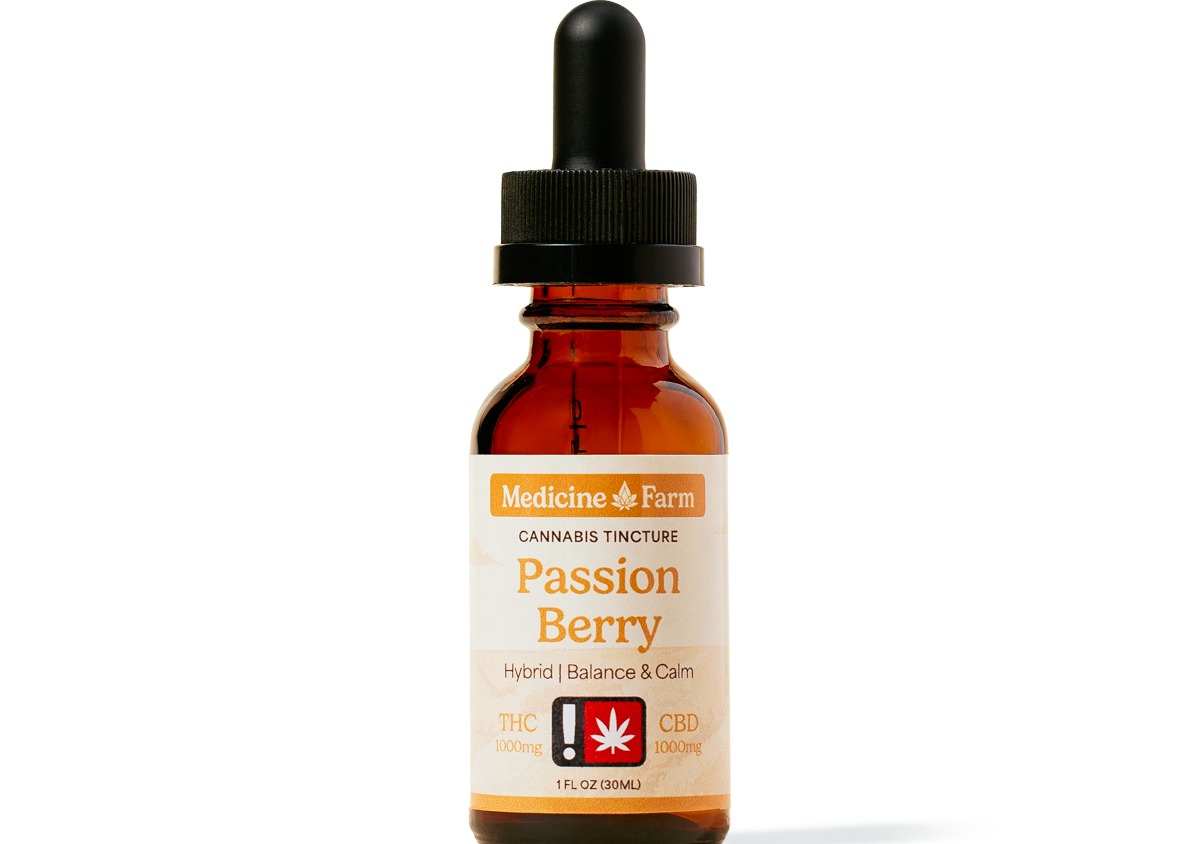 Photograph of product: MedFarm | Passion Berry | 30mL | 1:1 Balanced Hybrid