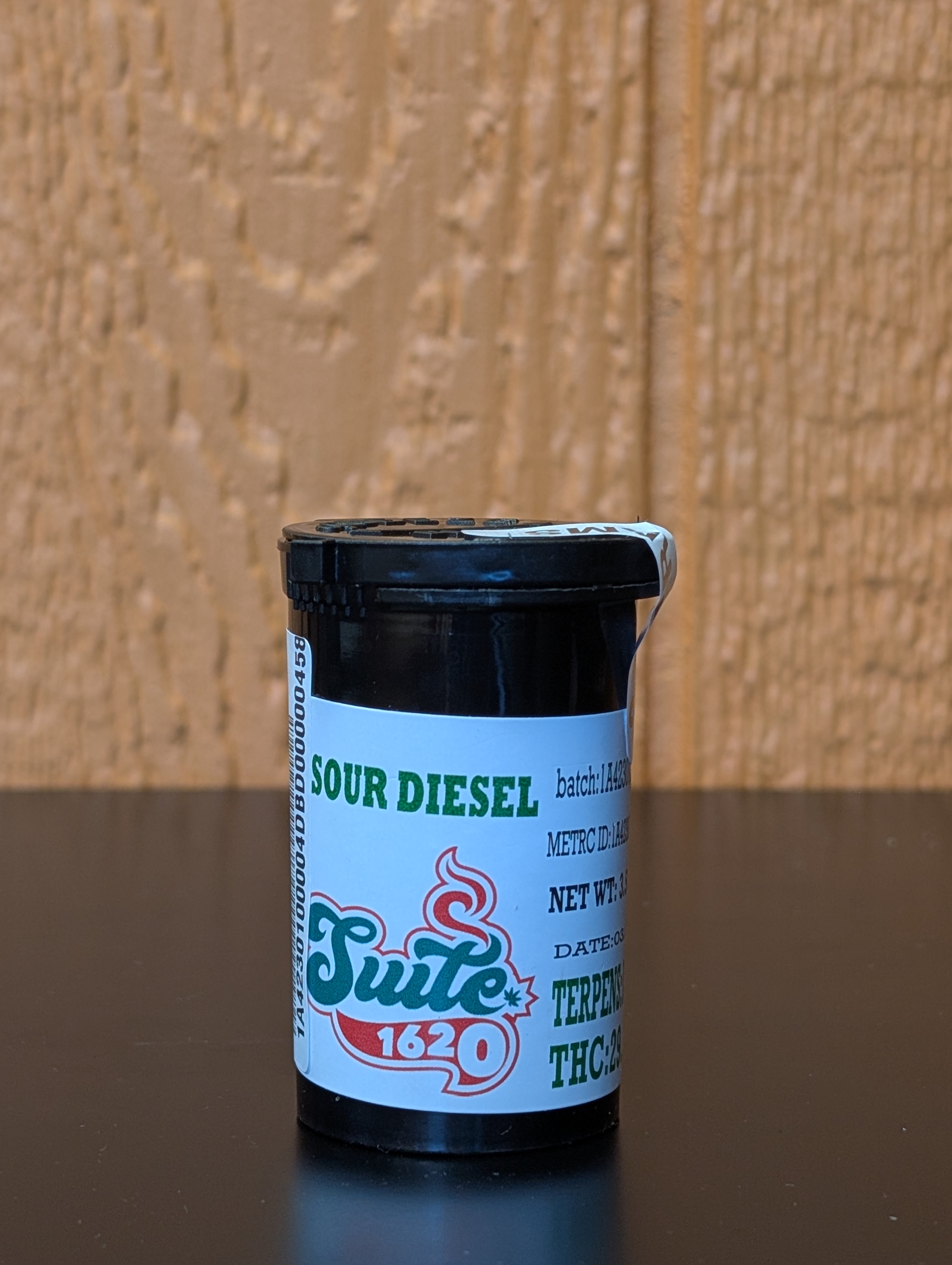 Photograph of product: Suite 1620 | Sour Diesel | 3.5 - 3.5g