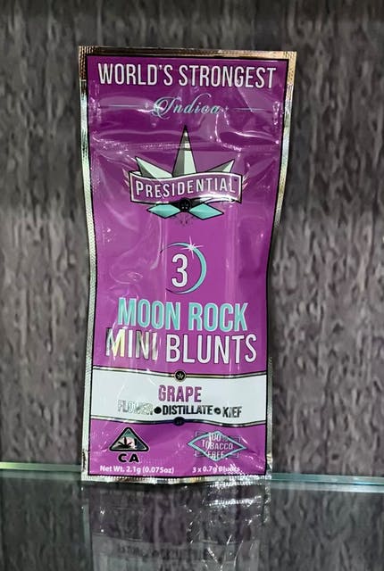 Photograph of product: Grape MINI Blunt Pack
