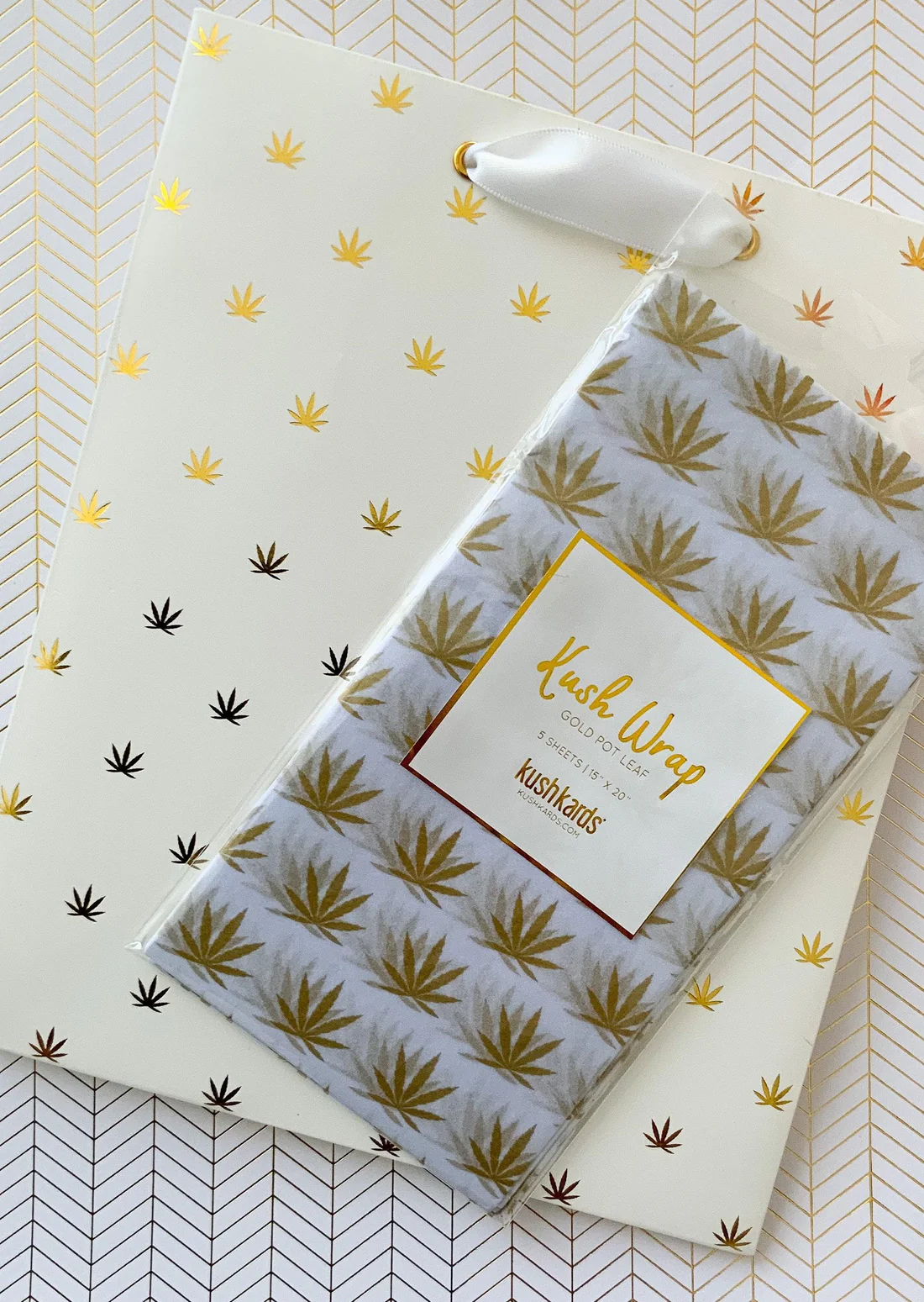Photograph of product: White & Gold Pot Leaf Print Gift Bag & Tissue Paper