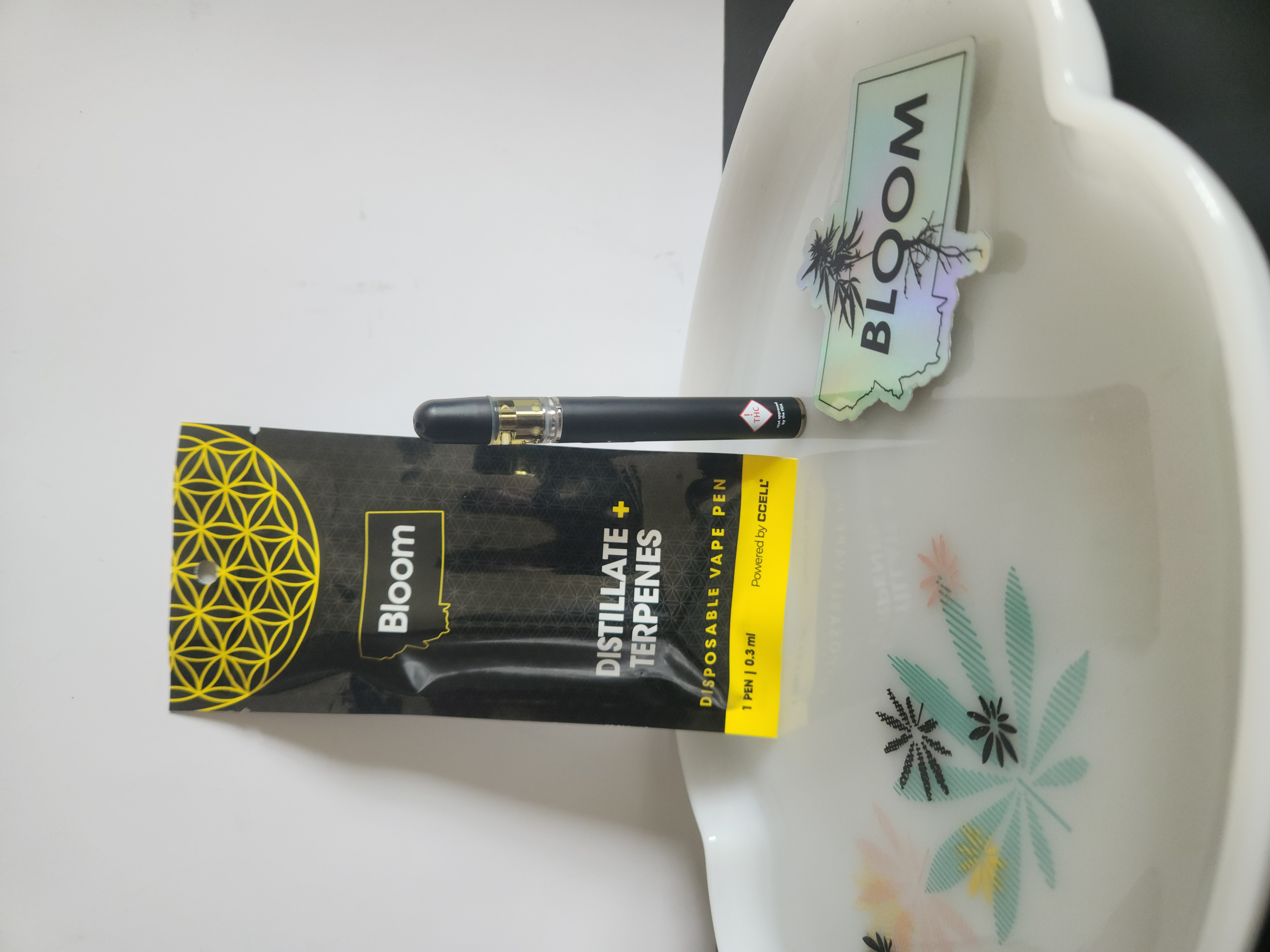Photograph of product: Bloom Montana (.3g AIO-Maui Wowie)