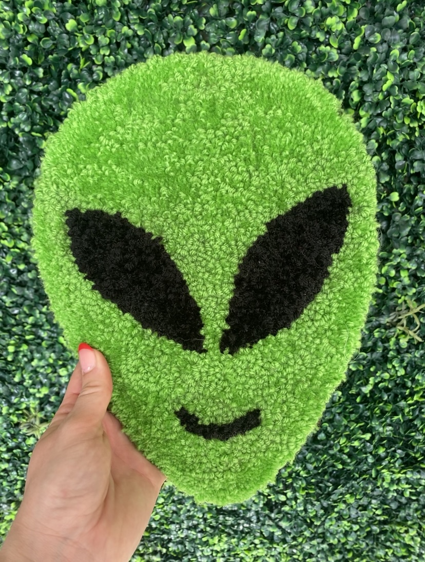 Photograph of product: Alien Head Rug Tuft Wall Hanging (Assorted Colors) by @spacealiencreations