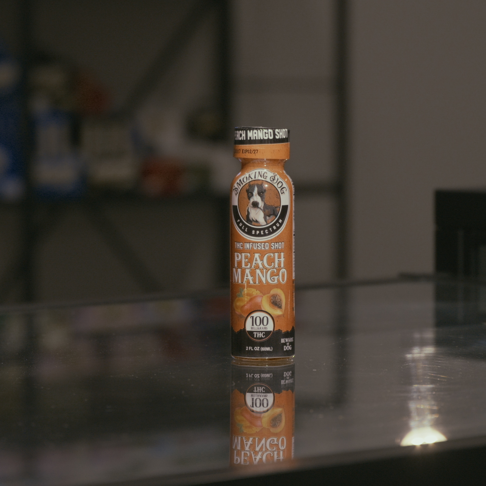 Photograph of product: SMOKING DOG - TH-oui SHOT 100mg - PEACH MANGO