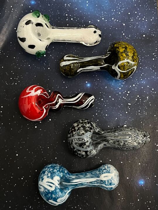 Photograph of product: $12 Glass Pipe